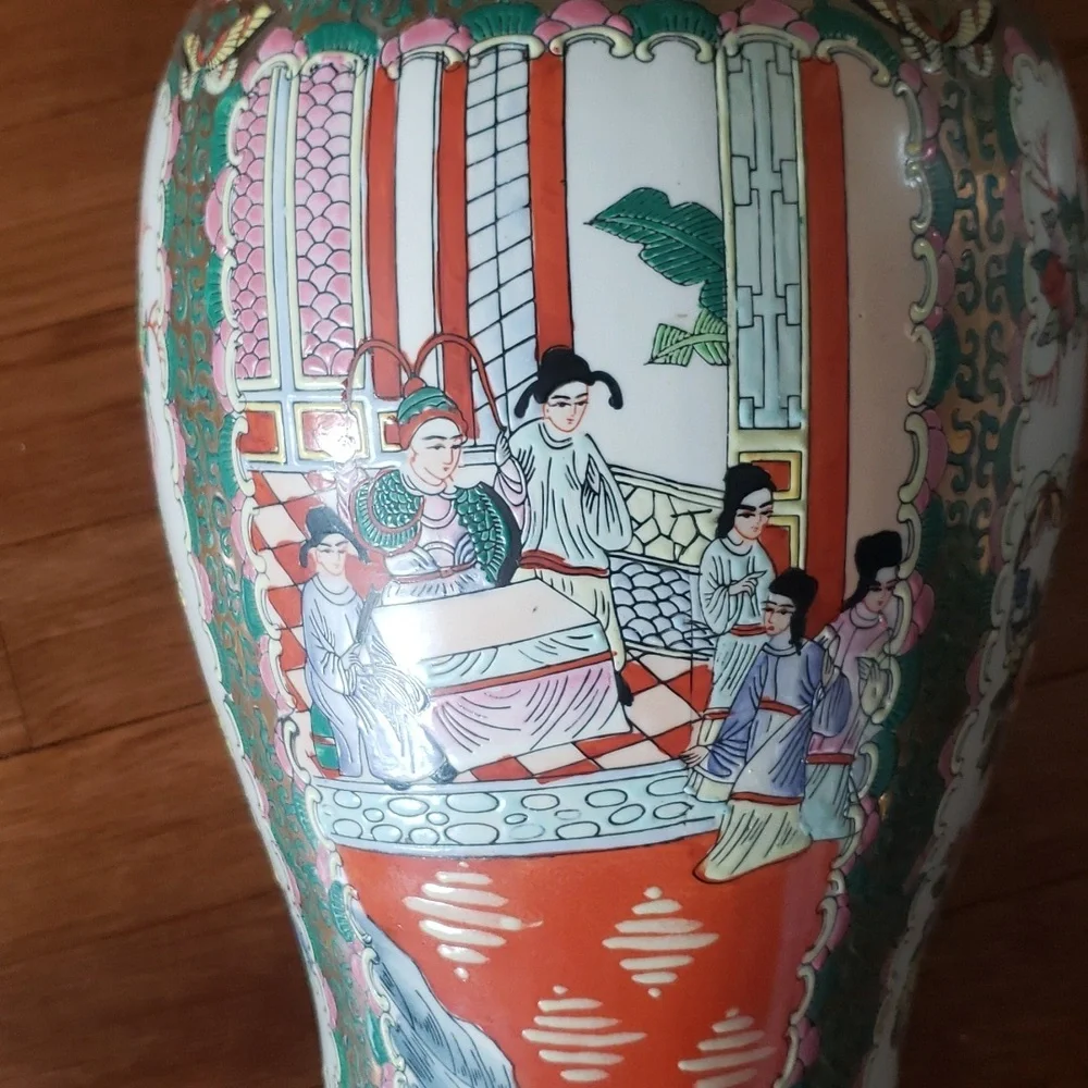 VINTAGE FAMILLE ROSE VASE - Picture 2 of 13